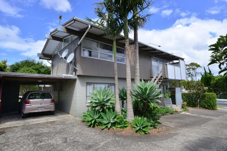 196 Edmonton Road Te Atatu South_22