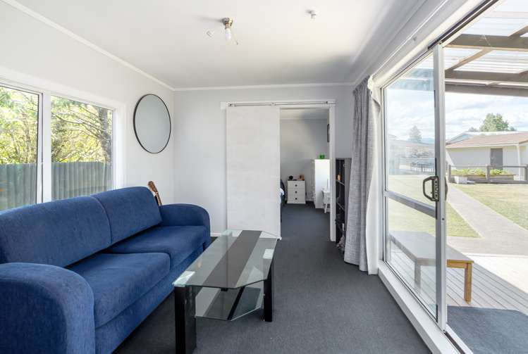 383 High Street South Carterton_11