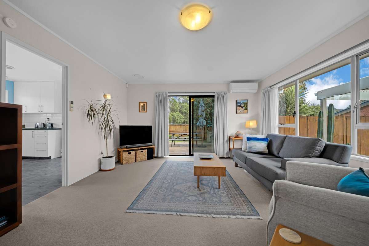 2/3 Papatahi Place_3