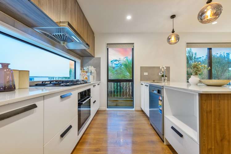 7 Kaimai Avenue Massey_3