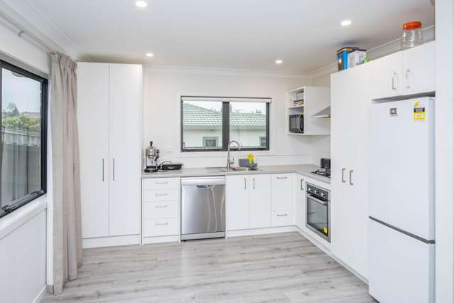 2/33 Cowley Drive Temple View_3