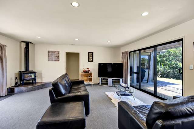 1955 Egmont Road Kaimiro_2