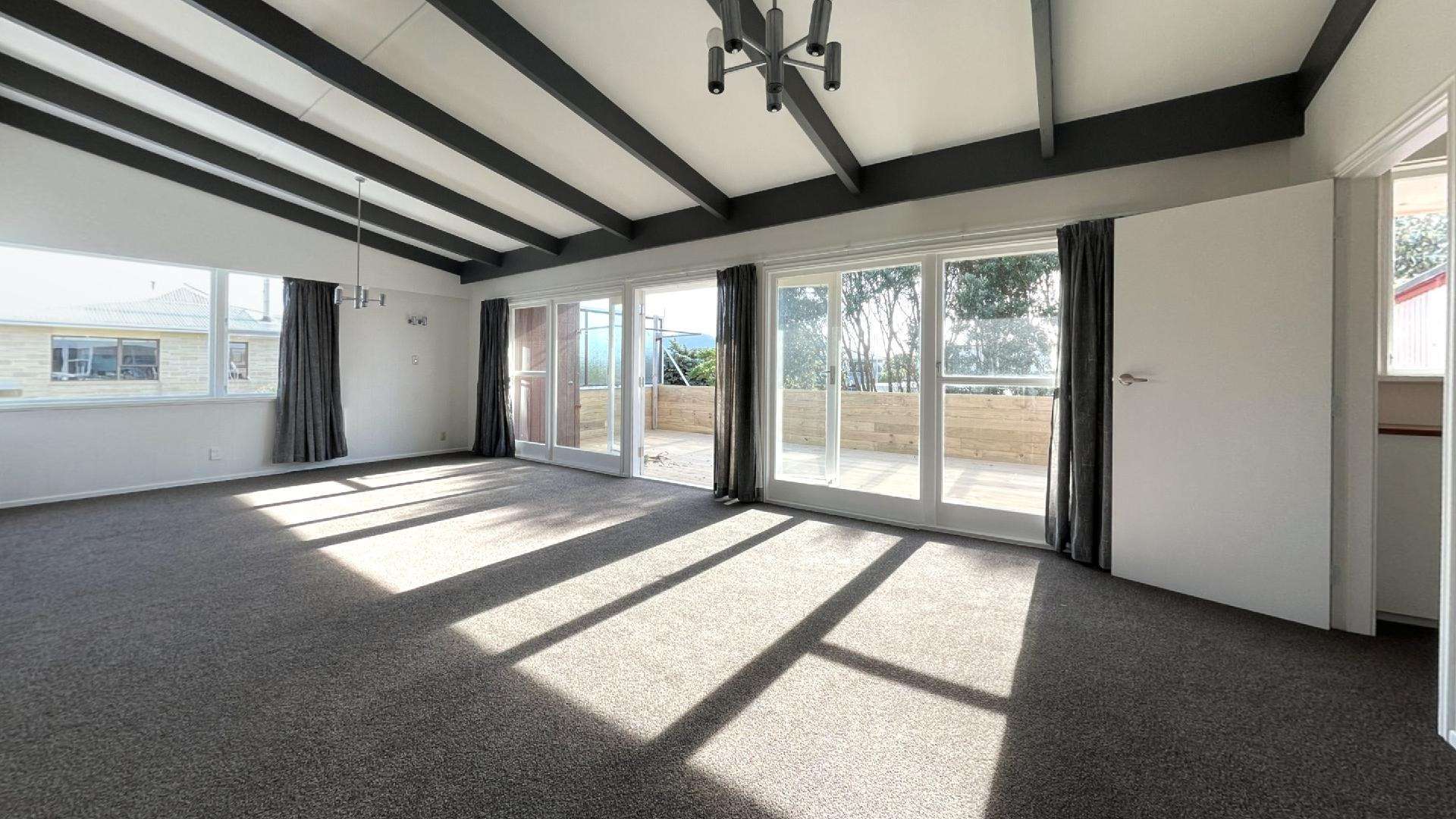 235 Manly Street (Top Flat) 1330 Kapiti Coast Houses for Rent