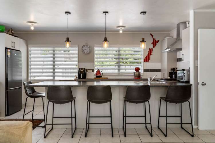 22B Holiday Road Stanmore Bay_12
