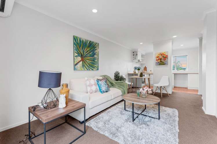 6/49 Henderson Valley Road_0