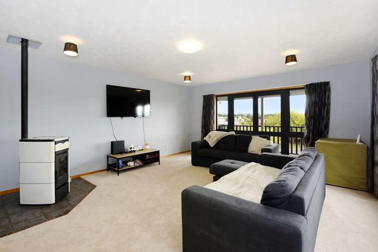 35 Olympus Way Richmond_10