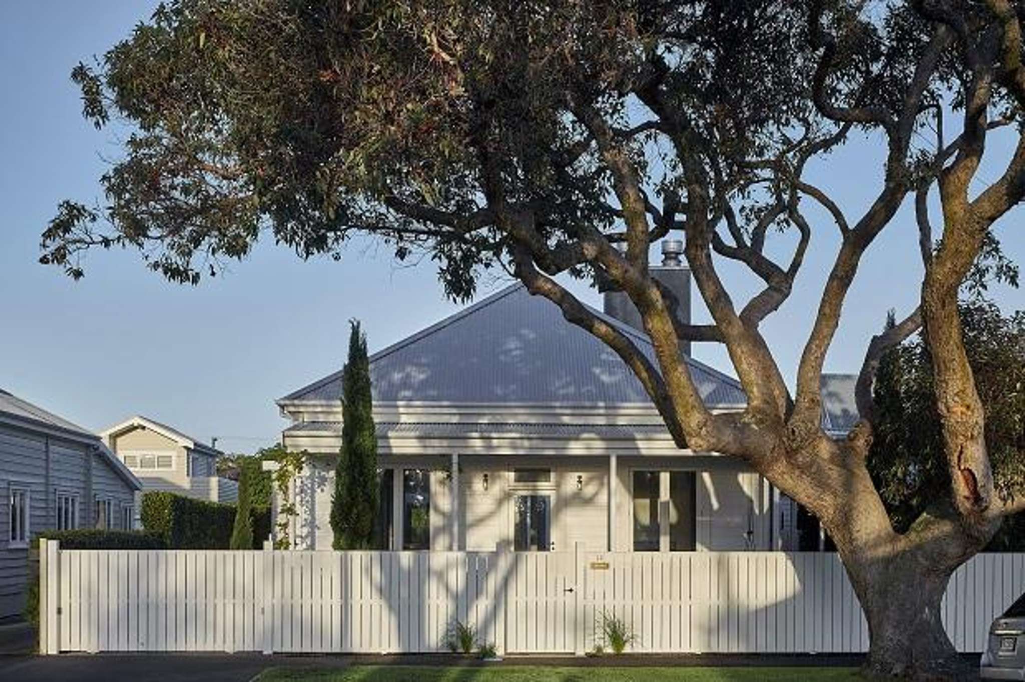 Auckland villas with luxury finishes sell for $1m above CV