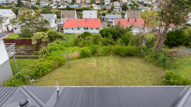 65 Waihora Crescent Waitangirua_12