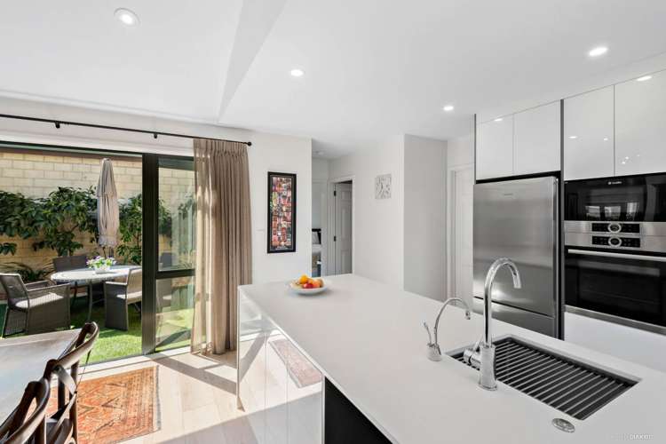 9/52 Taharoto Road Takapuna_4