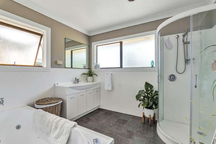 2062 South Road Otakeho_14