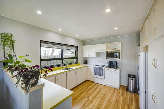 Huge section, huge garaging, huge opportunity