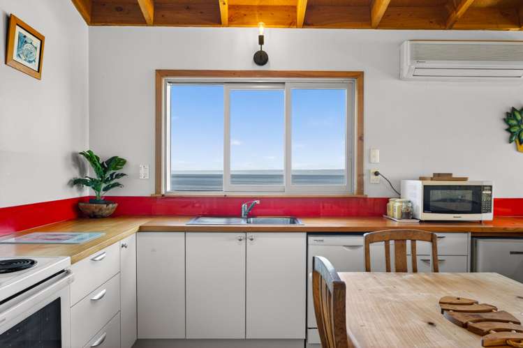 22 Seaview Avenue Cape Palliser_8