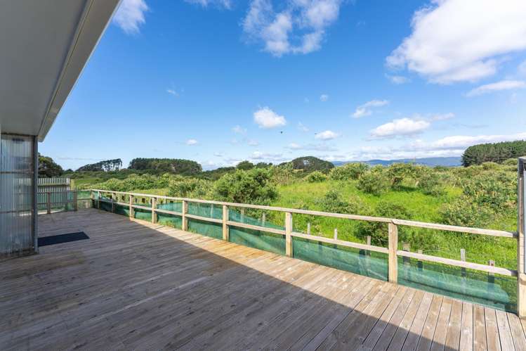 13 Simcox Street Otaki Beach_19