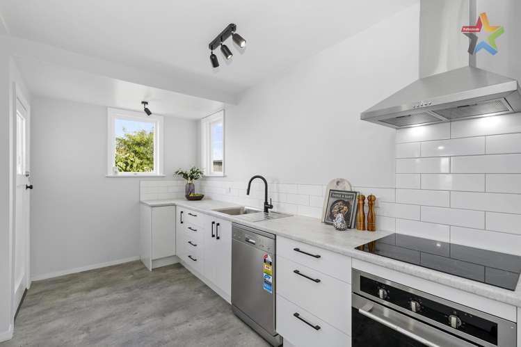32 Ngata Grove Trentham_3