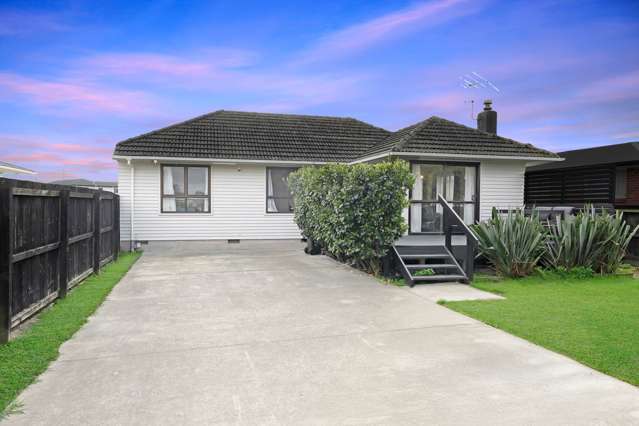 Freehold, Standalone and Convenient location.