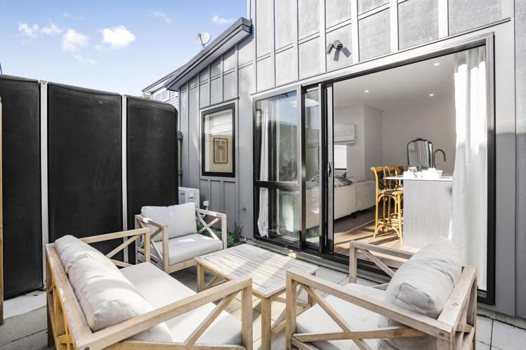 3/62 Queens Grove Hutt Central_15