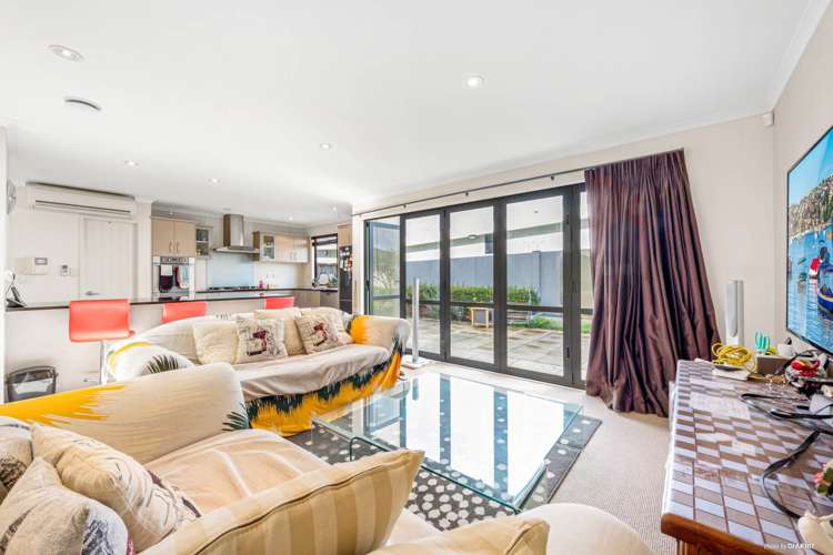 5 Villa Court Eastern Beach_5