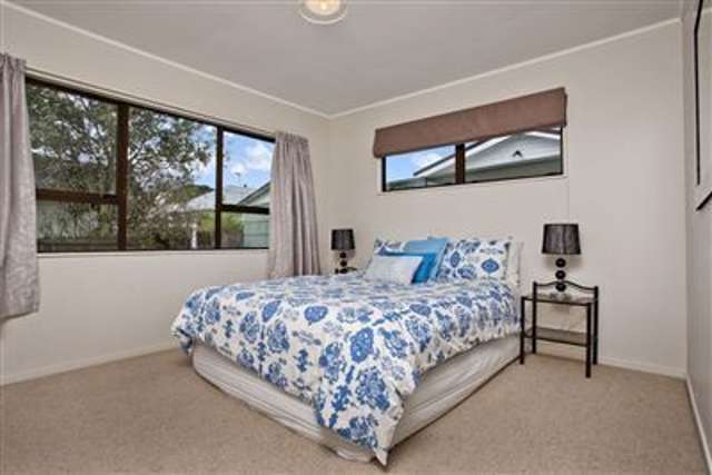 2/16 Gladstone Road Northcote_1