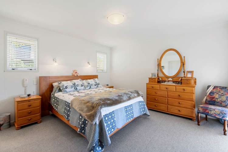 68 Rivervale Grove Stanmore Bay_9