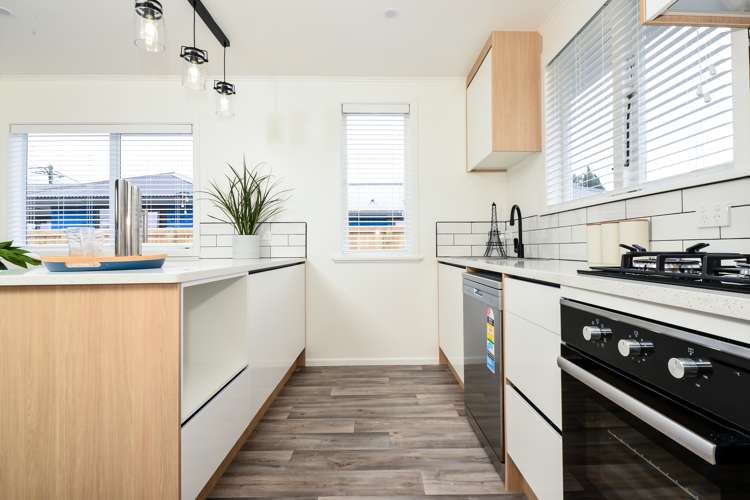 5 Morrison Crescent Glenview_21