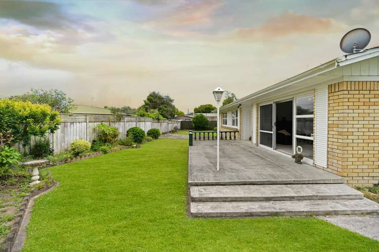 63 Resthill Crescent Glenview_13