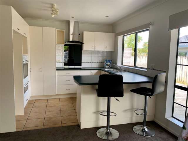 12 Amarillo Place Alfriston Heights_1