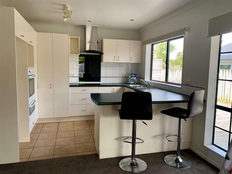 12 Amarillo Place Alfriston Heights_1