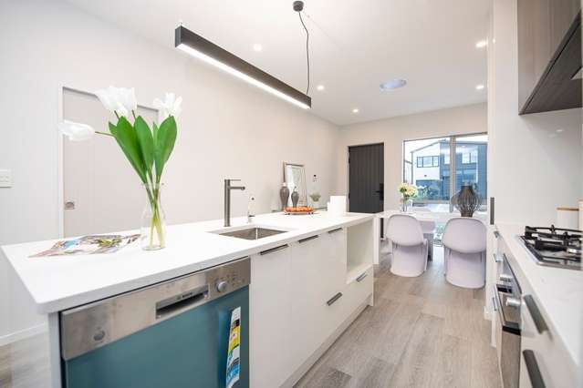 Modern 3-Bedroom Home with Entertaining Deck