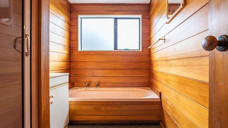  18 Shadon Place Stanmore Bay_9