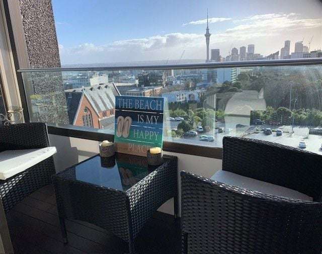 Modern furnished apartment with Sky Tower views