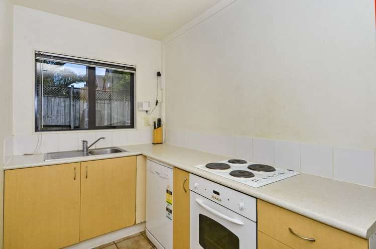 3/35 Fields Parade Oteha_4