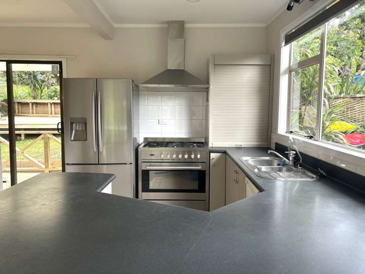 211 Laingholm Drive Laingholm_5