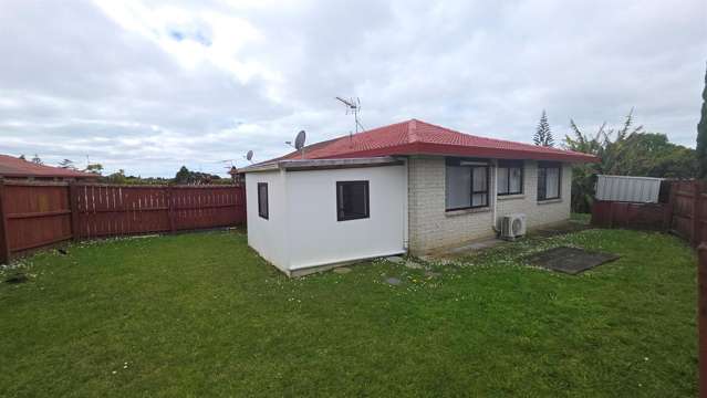 Comfortable 2-Bedroom Home with Extra Space & Great Outdoor