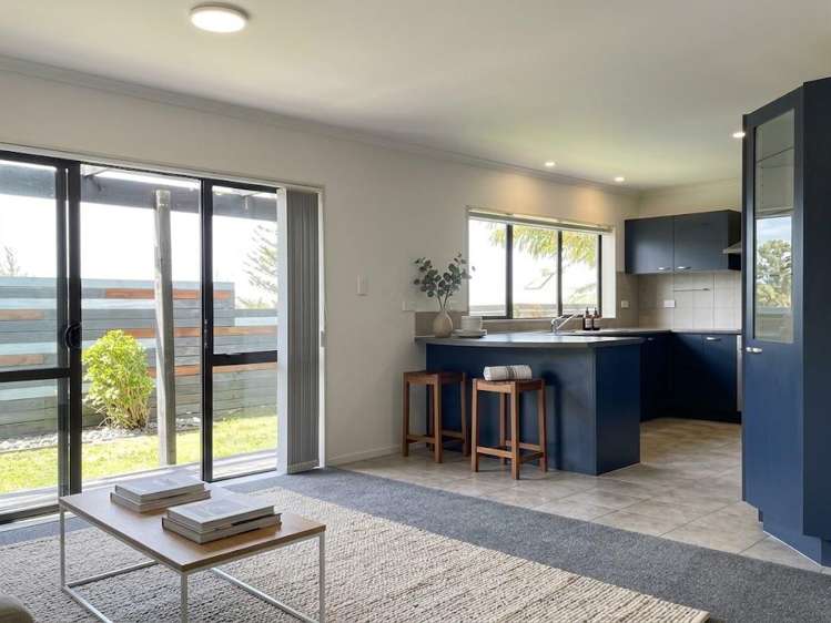 81 Royal Road Massey_6