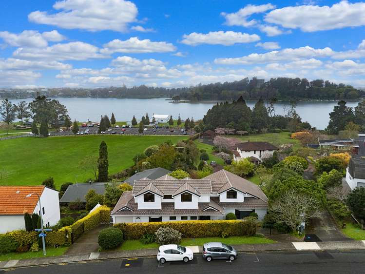 150 Lake Crescent Hamilton Lake_29