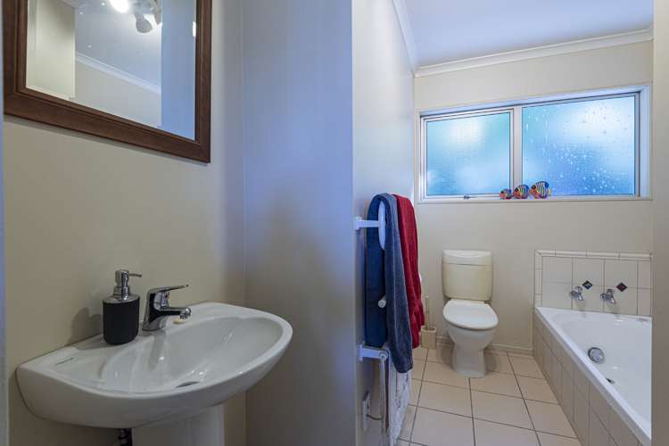 100 Beach Road Onerahi_18