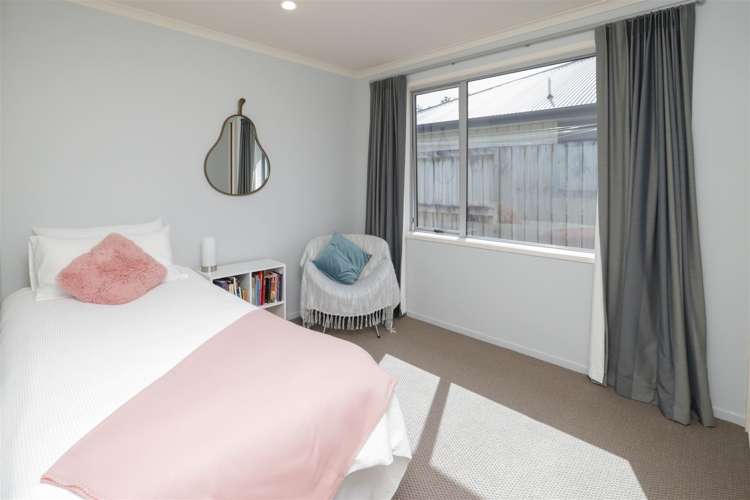 8 Ashington Grove Huntington_11