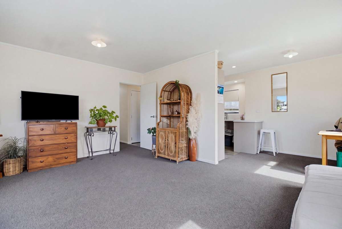 15A Newark Close_5