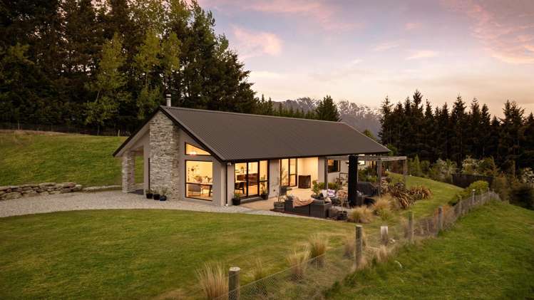 86 Mountain View Road Dalefield/Wakatipu Basin_1