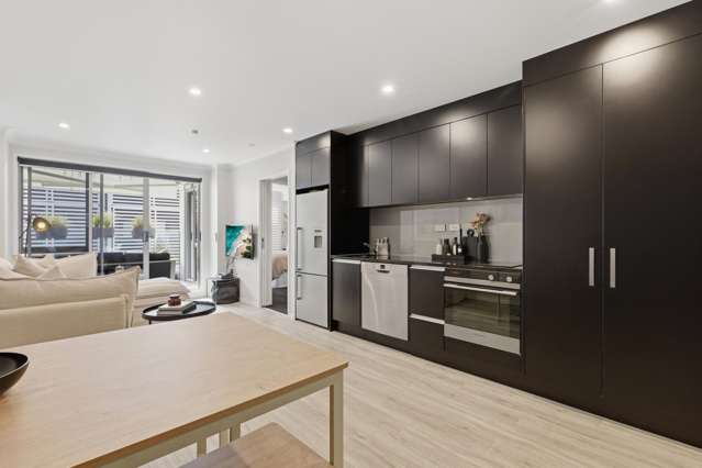 2/19 Victoria Road (The Cascades) Mt Maunganui_2