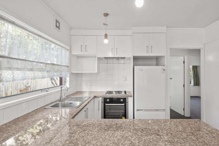 1/66 Beach Road Pahurehure_4