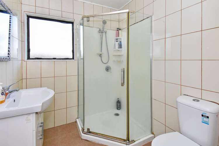 1/5 Volta Place Clendon Park_4