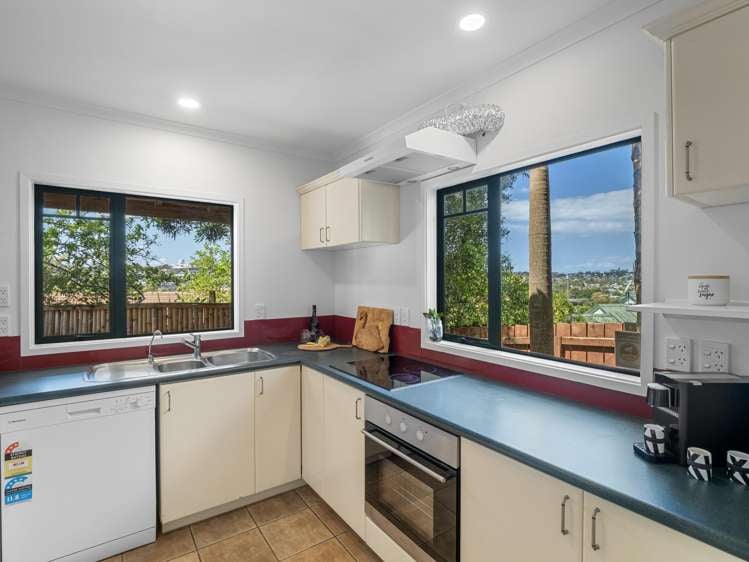 2/62 Target Road Totara Vale_6