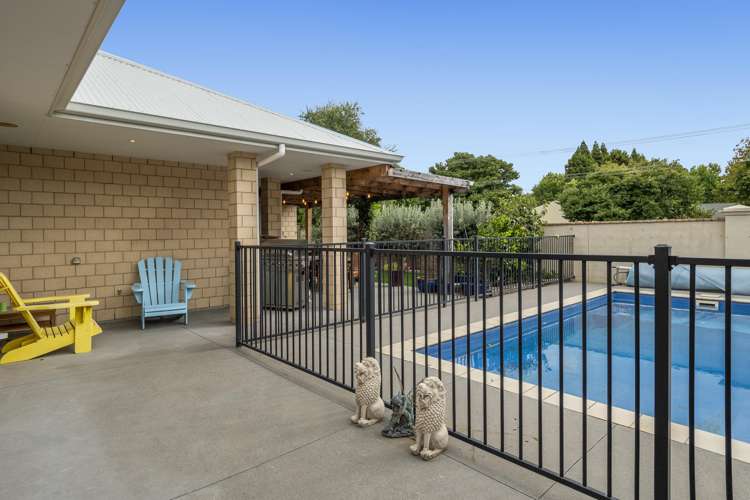 6 Horsley Grove Pyes Pa_12