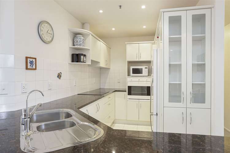 1a/171 Hurstmere Road Takapuna_6