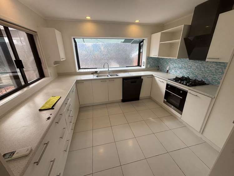 9 Greenvalley Rise Glenfield_22