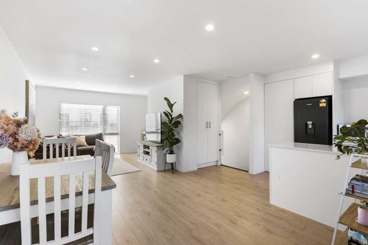 6/7 South Pacific Place Henderson_11