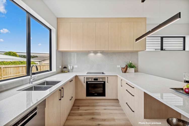 2/58 Sylvan Crescent Te Atatu South_1