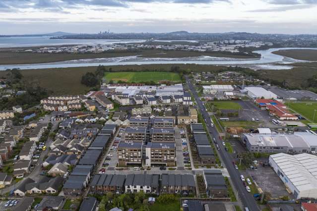 205/3 Rauemi Way Te Atatu South_1