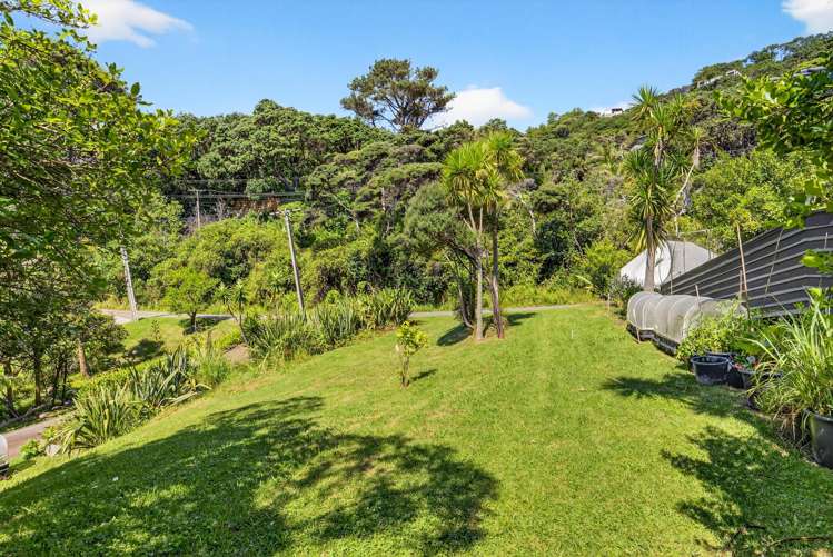 72 Domain Crescent Muriwai Beach_9